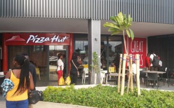 PIZZA HUT REVIEW: Awesome Customer Service But Bad Pizza—Burnt Vegetables & Rice Pudding-Like Pizza